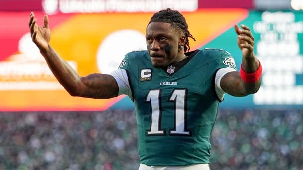 Pats WR A.J. Brown leaves Eagles message in final visit